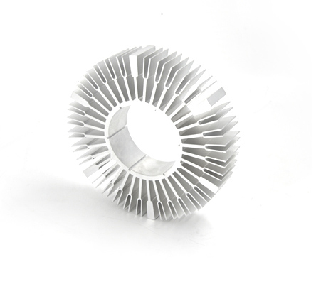 電子散熱器通常是針對(duì)大功率電子元器件散熱的散熱片，沒(méi)有外加電源，自然冷卻